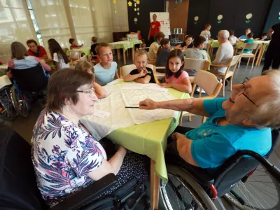 Otroci v trnovskem domu starej&scaron;ih