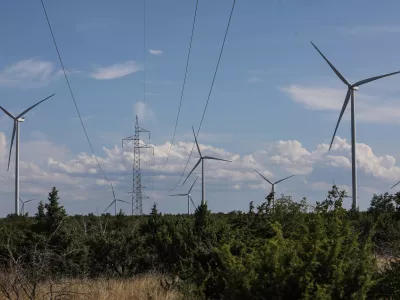 - Vetrna elektrarna, obnovljivi viri energije. - 24.07.2024. - Vetrna elektrarna Pađene v bližini Knina na Hrva&scaron;kem je največja vetrna elektrarna na Hrva&scaron;kem.//FOTO: Bojan VelikonjaOPOMBA: ZA OBJAVO V OBJEKTIVU!!!!