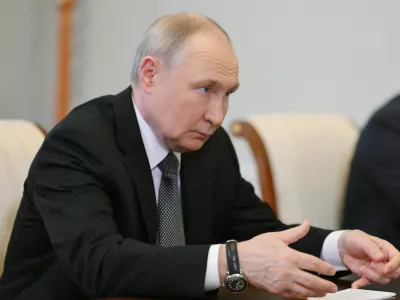 Russian President Vladimir Putin attends a meeting with President of the New Development Bank Dilma Rousseff on the sidelines of the St. Petersburg International Economic Forum (SPIEF) at the Constantine Palace in Strelna in the suburb of Saint Petersburg, Russia June 18, 2025. Sputnik/Alexei Danichev/Pool via REUTERS ATTENTION EDITORS - THIS IMAGE WAS PROVIDED BY A THIRD PARTY.