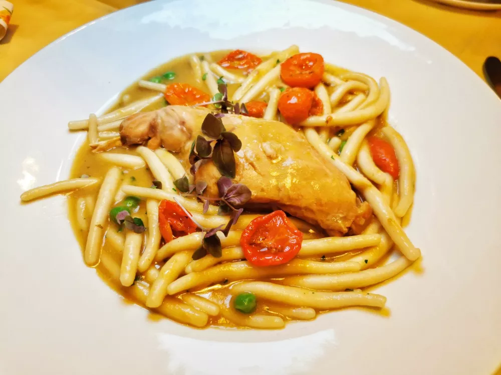 Pljukanci z zajcem, Gostilna &Scaron;estica