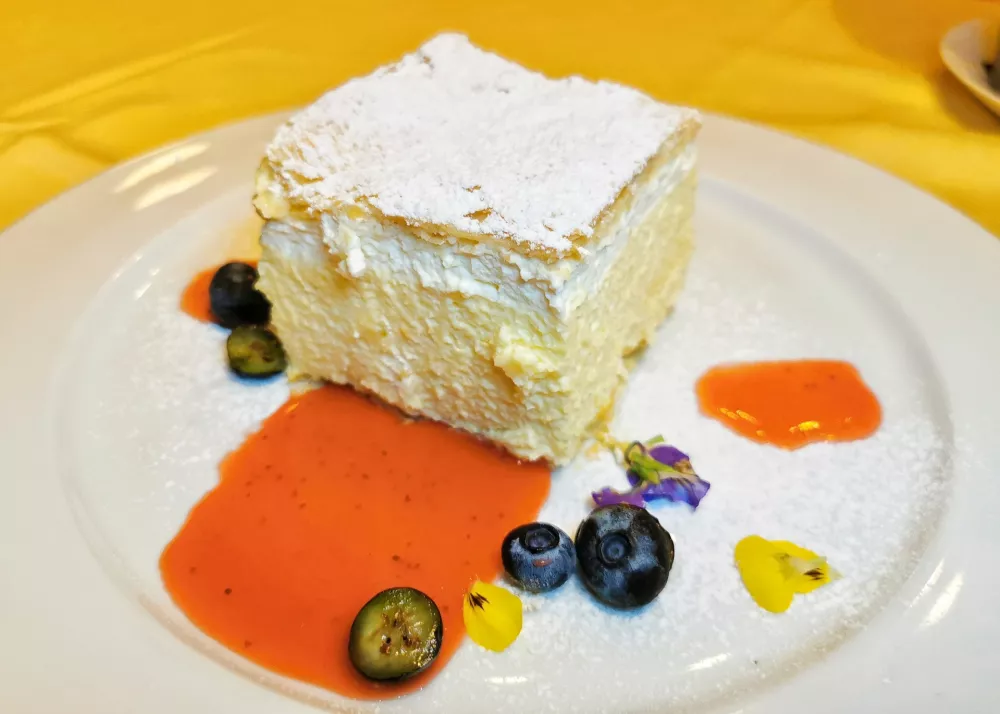 Krem&scaron;nita, Gostilna &Scaron;estica