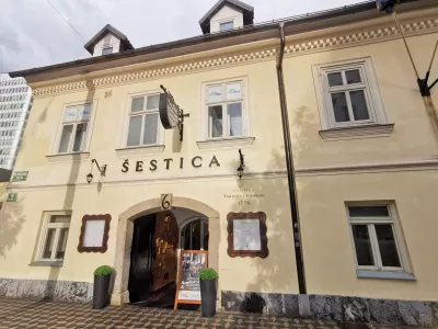 Gostilna &Scaron;estica