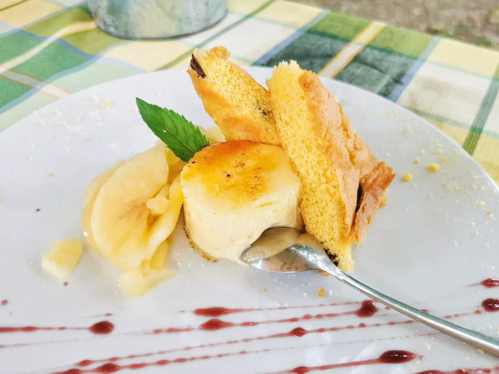 Sla&scaron;čičarska krema s pečenimi jabolki, Gostilna Kor&scaron;ič