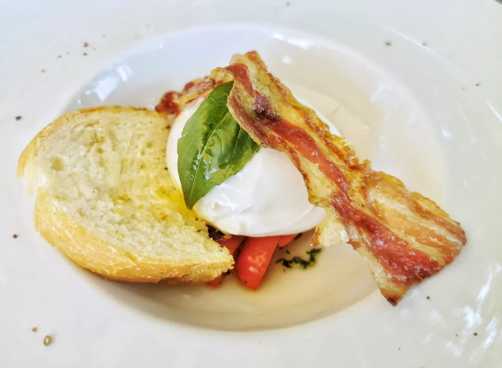 Burata s slanino, Gostilna Kor&scaron;ič