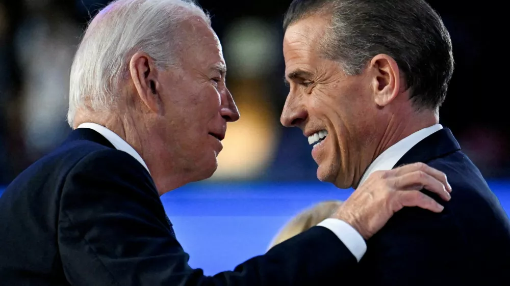 FILE PHOTO: U.S. President Joe Biden greets his son Hunter Biden at the Democratic National Convention (DNC) in Chicago, Illinois, U.S. August 19, 2024. REUTERS/Craig Hudson/File Photo