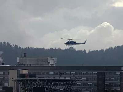 - helikopter - Heliport UKC 2013 - heliodrom - pristajali&scaron;če za helikopterje na strehi Kliničnega centra v Ljubljani - stavba //FOTO: Luka Cjuha