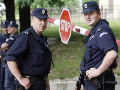Police stand at the entrance of Serbia's special court while the verdict is read out in the trial of the murder of Serbian Prime Minister Zoran Djindjic in Belgrade May 23, 2007. Two former members of a Serbian paramilitary police unit and 10 co-conspirators were found guilty on Wednesday of the assassination of reformist Djindjic four years ago. REUTERS/Ivan Milutinovic (SERBIA)