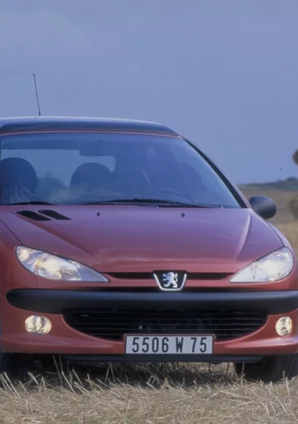 Peugeot 206 je najbolje prodajan avtomobil te znamke v zgodovini. Prodali so jih okoli 10 milijonov primerkov, skupaj s predhodniki (203, 204...) in nasledniki (207, 208) pa &scaron;e bistveno več. / Foto: Peugeot