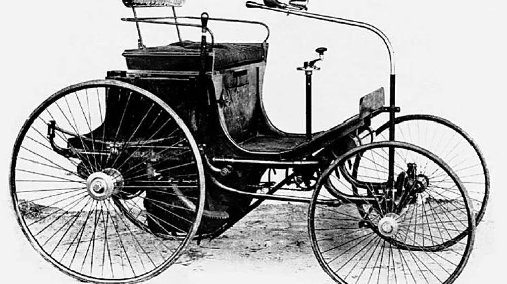 Prvi Peugeotov avtomobil z motorjem z notranjim zgorevanjem je bil leta 1890 peugeot type 2.  / Foto: Peugeot
