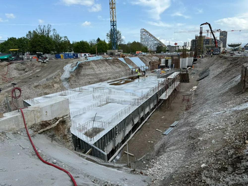 gradnja zakloni&scaron;ča za novo avtobusno in železni&scaron;ko postajo Ljubljana