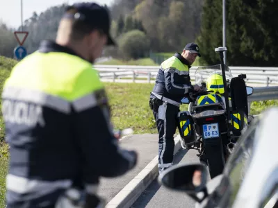 prometni nadzorpolicija - simbolična fotografijaprometna policijavarnost v prometupolicija na motorjihmotoristična policijaprehitri voznikiavtocestna policijaalkotestalkohol v prometu08.04.2025 Policijski nadzor, počivali&scaron;če PovodjeFOTO: Nik Erik Neubauer
