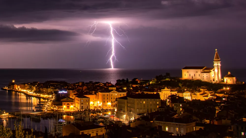 Meteoinfo Slovenija, Pitan, strela / Foto: Ale&scaron; Rozman