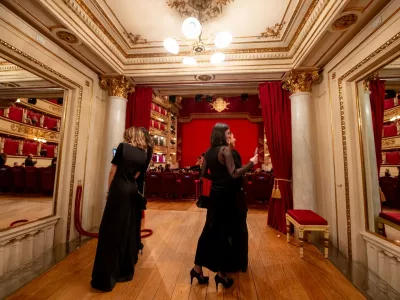 Ikonično milansko gledali&scaron;če Teatro alla Scala je sprožilo pravo malo modno vojno proti &ndash; japonkam. / Foto: Profimedia