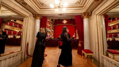 Ikonično milansko gledali&scaron;če Teatro alla Scala je sprožilo pravo malo modno vojno proti &ndash; japonkam. / Foto: Profimedia