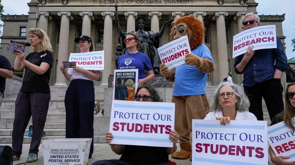 FILE PHOTO: Members of the Columbia faculty and staff protest against the university's policies at the Columbia University campus in New York City, U.S., June 6, 2025. REUTERS/Ryan Murphy/File Photo