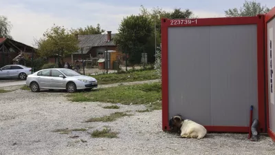 - romsko naselje Dobru&scaron;ka vas - romski vrtec- 19.09.2024 - V Kulturnem domu v &Scaron;kocjanu je bila seja Medresorske vladne komisije za urejanje položaja Romov, medtem bo pred kulturnim domom tudi protestni shod//FOTO: Jaka Gasar