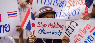 Bangkok, 20 July 2025 – A protester holds a sign reading "Stop violating Ottawa Treaty" during a nationalist demonstration outside the Cambodian Embassy in Bangkok. Protesters gathered outside the Royal Embassy of Cambodia to denounce Cambodia's alleged use of landmines on Thai territory, following the injury of Thai soldiers near the Chong Bok border area. Authorities claim the mines, recently discovered beyond Cambodia's military line, violate the Ottawa Convention.Bangkok, 20 juillet 2025 – Une manifestante brandit une pancarte « Stop violating Ottawa Treaty » lors d'un rassemblement nationaliste devant l'ambassade du Cambodge a Bangkok. Des manifestants se sont rassembles devant l'Ambassade Royale du Cambodge pour denoncer l'usage presume de mines antipersonnel par le Cambodge sur le territoire thailandais, apres la blessure de soldats thailandais pres de la frontiere de Chong Bok. Les autorites affirment que les mines, recemment decouvertes au-dela de la ligne militaire cambodgienne, enfreignent la Convention d'Ottawa.