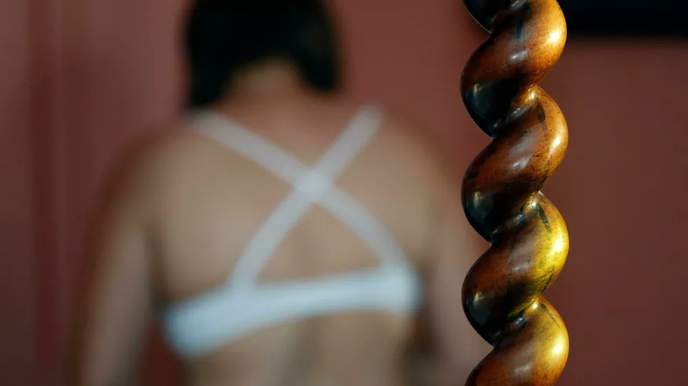 2KG2WTW Back of a woman wearing a bra. Victim waiting for help. Sexual violence concept.