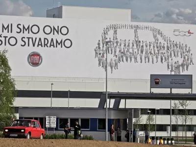 tovarna Fiat Automobili Srbija Kragujevac - proizvodnja modela fiat 500L - SRBIJA 2012 - Kragujevac - predsedni&scaron;ke in parlamentarne volitve v Srbiji - ///FOTO: Luka Cjuha OPOMBA: ZA OBJAVO V PRILOGI &ndash; DNEVNIKOV OBJEKTIV - REPORTAŽA 2012 / Foto: Luka Cjuha