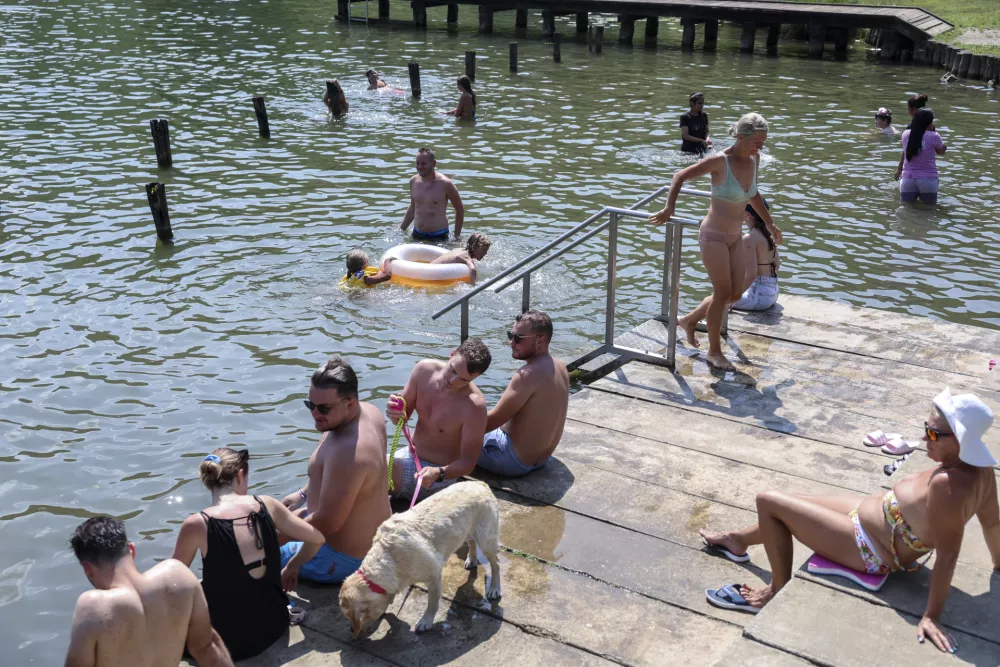 - 21.07.2024 - reportaža Podpe&scaron;ko jezero - poletje, vročina, kopanje, hlajenje, kopalci, obiskovalci, ljudje //FOTO: Jaka Gasar