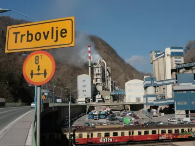 O Holcimu za zaprtimi občinskimi vrati