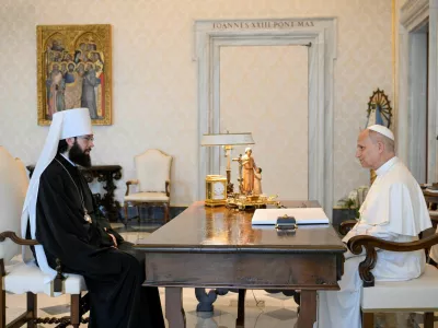 Pope Leo interacts with Metropolitan Antonij of Volokolamsk, at the Vatican July 26, 2025. Simone Risoluti/Vatican Media/Handout via REUTERS  THIS IMAGE HAS BEEN SUPPLIED BY A THIRD PARTY