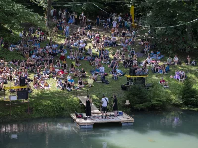 Druženje z umetnostjo v osrčju gozdov