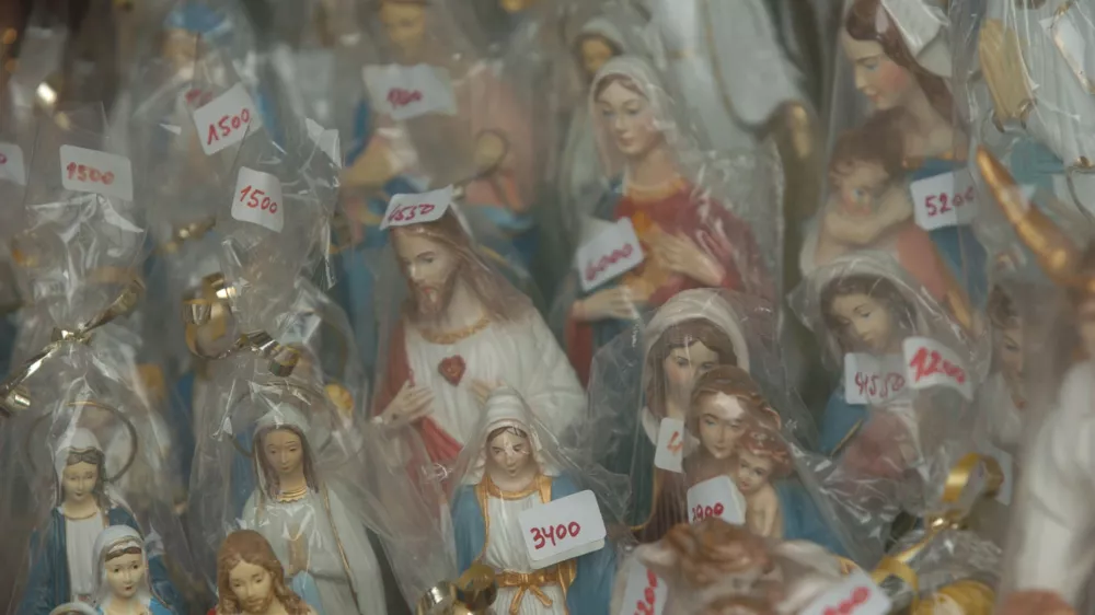 Ma&scaron;a, praznik, Brezje, Marijino vnebovzetje, nabožni kipci, //FOTO: Luka Cjuha