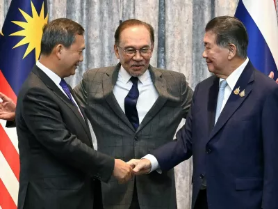 Malaysia's Prime Minister Anwar Ibrahim reacts as Cambodia's Prime Minister Hun Manet and Thailand's acting Prime Minister Phumtham Wechayachai shake hands following a press conference, on the day of mediation talks on the Thailand&ndash;Cambodia border conflict, in Putrajaya, Malaysia July 28, 2025.  Mohd Rasfan/Pool via REUTERS