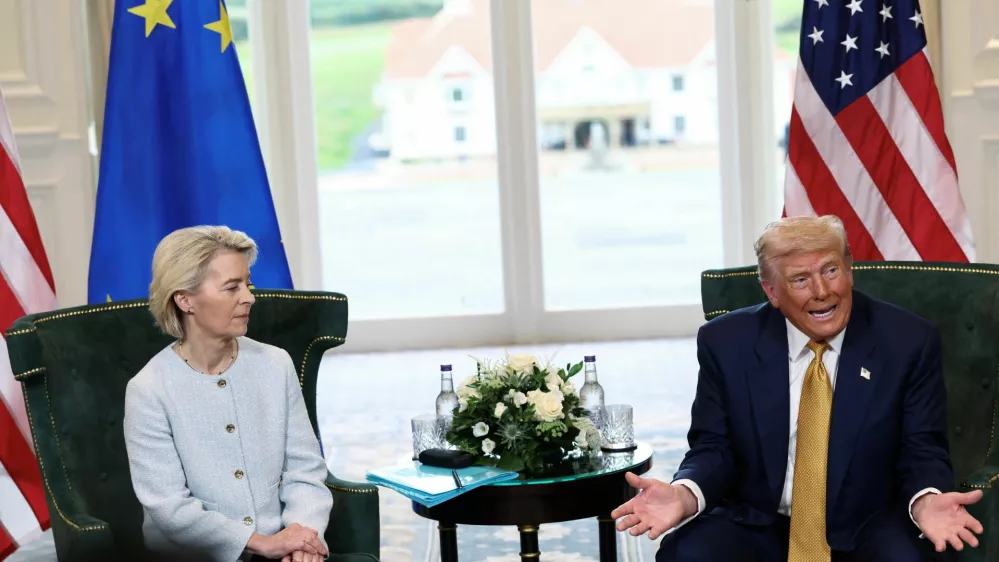 U.S. President Donald Trump meets with European Commission President Ursula von der Leyen, in Turnberry, Scotland, Britain, July 27, 2025. REUTERS/Evelyn Hockstein