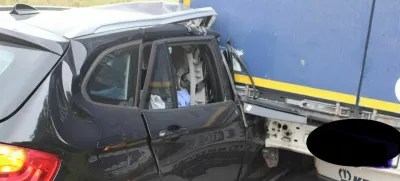 Avstrijski voznik je zaradi neprilagojene hitrosti trčil v tovornjak. 