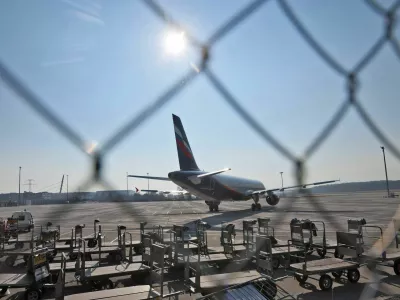 FILE PHOTO: An Airbus A321-211 aircraft of Russian airline Aeroflot with registration VP-BOE is pictured on a long term parking at Cointrin airport in Geneva, Switzerland, March 9, 2022. REUTERS/Denis Balibouse/File Photo