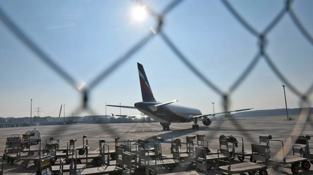 FILE PHOTO: An Airbus A321-211 aircraft of Russian airline Aeroflot with registration VP-BOE is pictured on a long term parking at Cointrin airport in Geneva, Switzerland, March 9, 2022. REUTERS/Denis Balibouse/File Photo