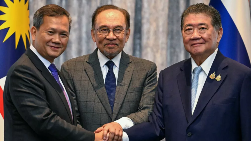 Cambodia's Prime Minister Hun Manet, Malaysia's Prime Minister Anwar Ibrahim and Thailand's acting Prime Minister Phumtham Wechayachai shake hands as they pose for photos following a press conference, on the day of mediation talks on the Thailand&ndash;Cambodia border conflict, in Putrajaya, Malaysia July 28, 2025.  Mohd Rasfan/Pool via REUTERS