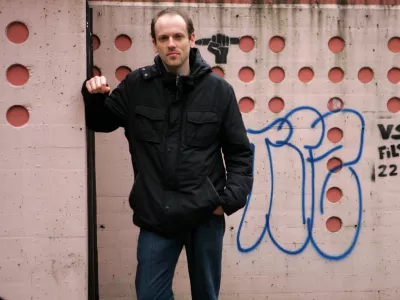 Aljo&scaron;a Kravanja, filozof in mladi raziskovalec na In&scaron;titutu za kriminologijo pri Pravni fakulteti UL, prevajalec Deleuzovega dela Nietzsche in filozofija/FOTO: Bojan Velikonja OPOMBA: ZA OBJAVO V PRILOGI &ndash; DNEVNIKOV OBJEKTIV - INTERVJU 2011