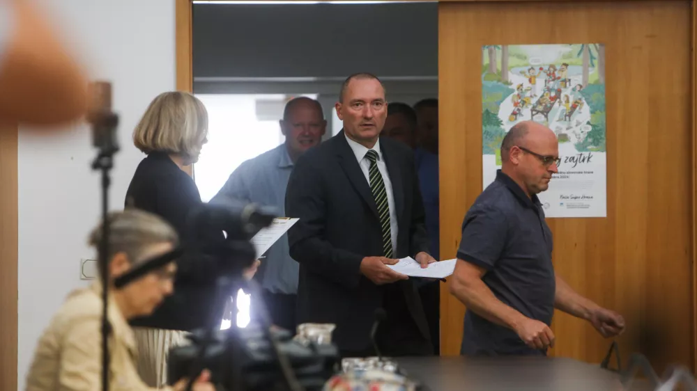  - Predsednik KGZS Jože Podgor&scaron;ek, - 31.07.2025. - Novinarska konferenca po izredni seji sveta Kmetijsko gozdarske zbornice Slovenije (KGZS) na temo zakona o za&scaron;čiti živali//FOTO: Bojan Velikonja