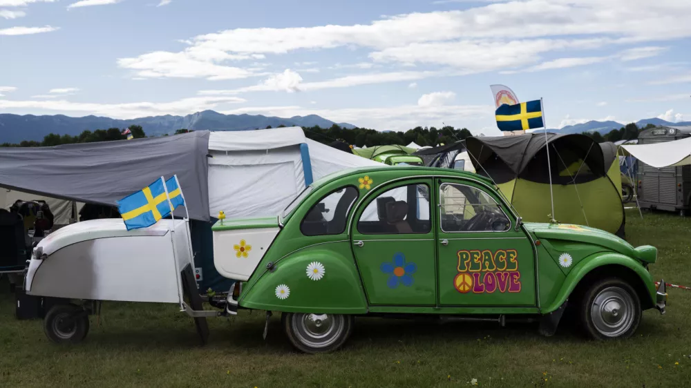 MIR29.07.2025 25. svetovno srečanje prijateljev avtomobila 2CV - spačka, ki ga organizira Citro&euml;n klub Slovenije - spački - srečanje spačkov, letali&scaron;če PostojnaFOTO: Nik Erik Neubauer