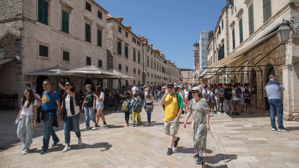 22.04.2025., Stara gradska jezgra, Dubrovnik - Pocele su turisticke guzve u gradu. Photo: Grgo Jelavic/PIXSELL