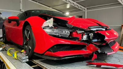 Razbiti ferrari SF90. Foto: Dnevnik