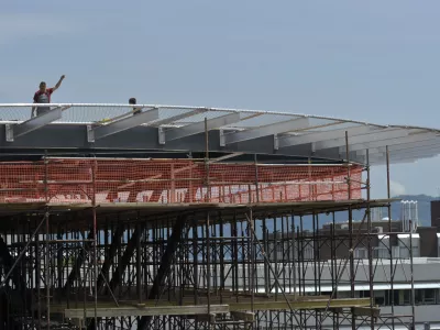 - heliport UKC 2012 - heliodrom - pristajali&scaron;če za helikopterje ne strehi Kliničnega centra v Ljubljani, Bohoričeva  //FOTO: Tomaž Zajel&scaron;nik