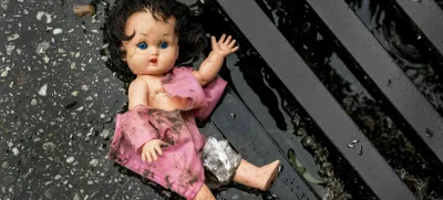 Igračka punčka, zloraba otrok