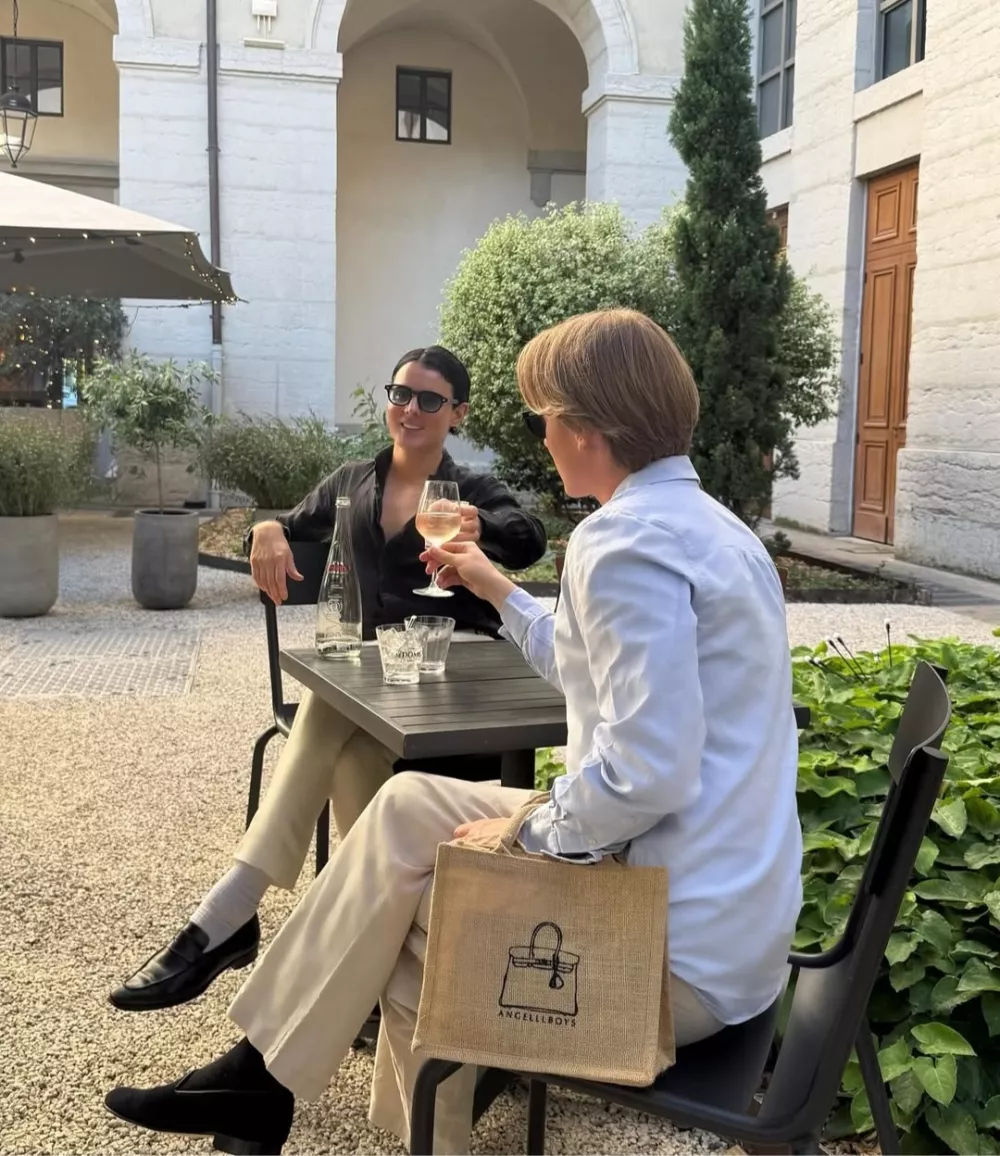 Njune objave prikazujejo bivanje v hotelih s petimi zvezdicami, potovanja v Pariz in Lyon ter zapravljanje vrtoglavih zneskov za &scaron;ampanjec. Foto: IG/Angelllboys