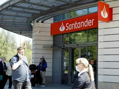 FILE PHOTO: People walk past a branch of the Polish unit of Spain's Santander (Santander Bank Polska), in Warsaw, Poland, May 10, 2021. REUTERS/Kacper Pempel/File Photo
