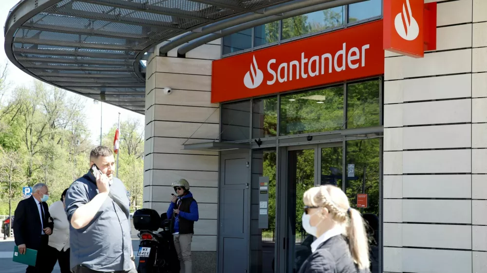 FILE PHOTO: People walk past a branch of the Polish unit of Spain's Santander (Santander Bank Polska), in Warsaw, Poland, May 10, 2021. REUTERS/Kacper Pempel/File Photo