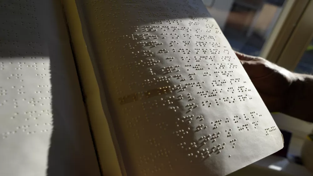 Kdo bo financiral nov tiskarski stroj za slepe in slabovidne?