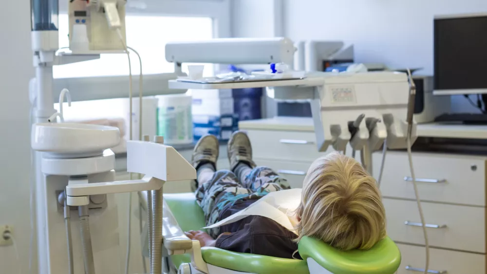 Matic &Scaron;tajer- 01.09.2016 - simbolična fotografija - Stomatolo&scaron;ka klinika UKC v Ljubljani - Center za otro&scaron;ko in preventivno zobozdravstvo (COPZ) - specialistično otro&scaron;ko zobozdravstvo - dentalna medicina - zobna medicina - zobozdravstvo - stomatologija - zob - zobna protetika - zdravstvo -.. //FOTO: Maja Marko