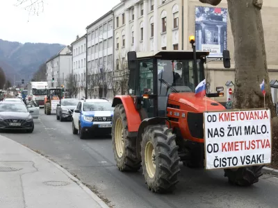 - 22.02.2024 &ndash; Celje &ndash; opozorilni protest kmetov - kmetje na protestu znova opozarjali na stanje v kmetijstvu. //FOTO: Luka Cjuha