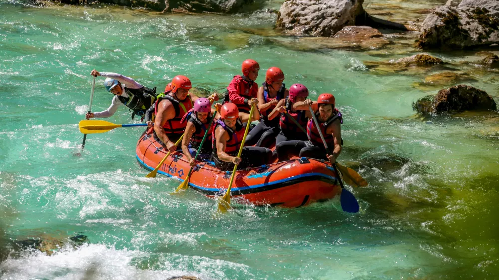 Rafting na Soči, cilj pri Trnovem ob Soči- 14.08.2016 - Posočje - Poletni Dnevnik - počitni&scaron;ka reportaža - poletno dopustovanje - turizem -     //FOTO: Bojan Velikonja
