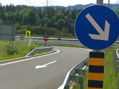 Uvoz izvoz avtocesta vožnja v napačno smer gorenjska