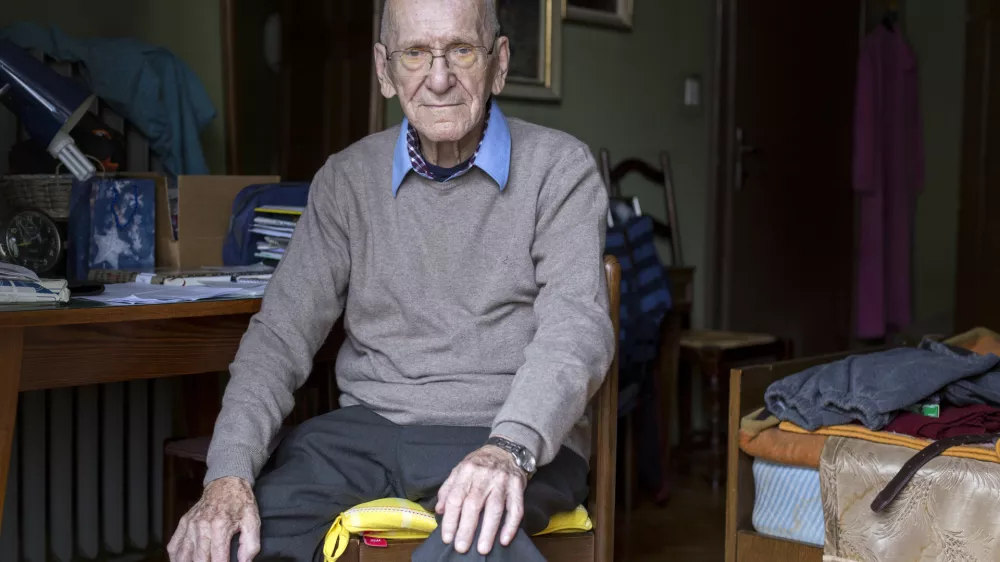 - 10.01.2018 - dr. Zdenko Roter, sociolog - utemeljitelj sociologije religije na Slovenskem in zaslužni profesor Univerze v Ljubljani, svetovalec Staneta Kavčiča in Milana Kučana, avtor knjig Padle maske in Pravi obraz //FOTO: Matjaž Ru&scaron;tOPOMBA: DNEVNIKOV OBJEKTIV - INTERVJU 2018